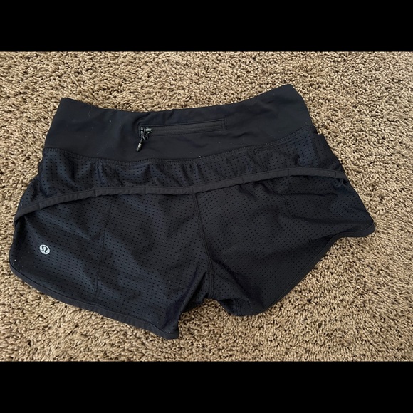 Lululemon - Speed Up Short - Black w. Hole design - Picture 2 of 2
